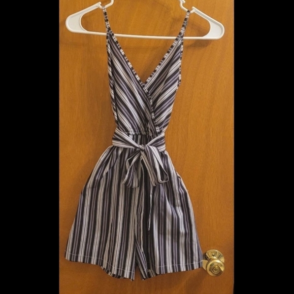 ♥︎Romper♥︎ - Picture 9 of 12